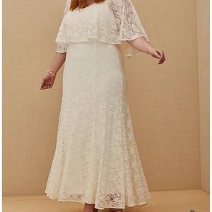 SOLD💫💫💫V-NECK IVORY LACE CAPE-LET WEDDING DRESS & FIT & FLARE SILHOUETTE